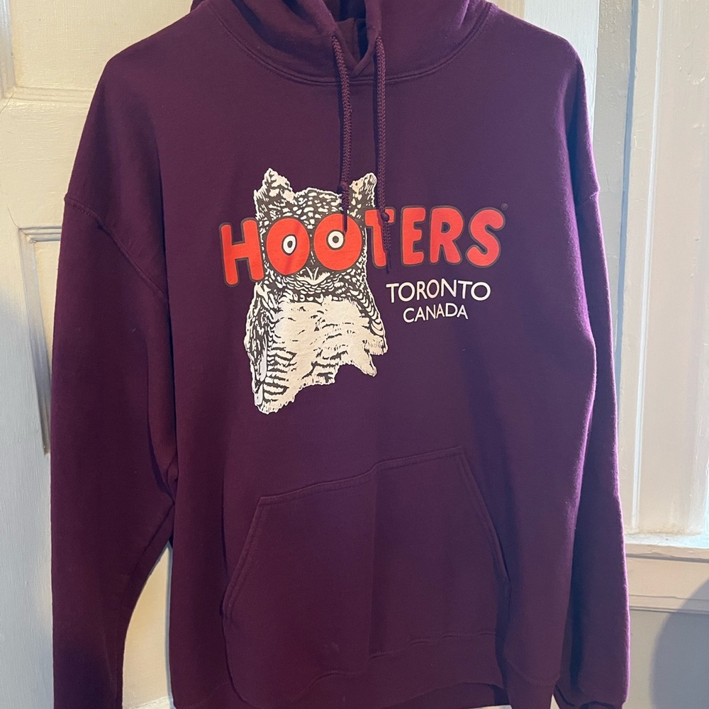 Hooter’s Toronto Canada Men's Burgundy Hoodie